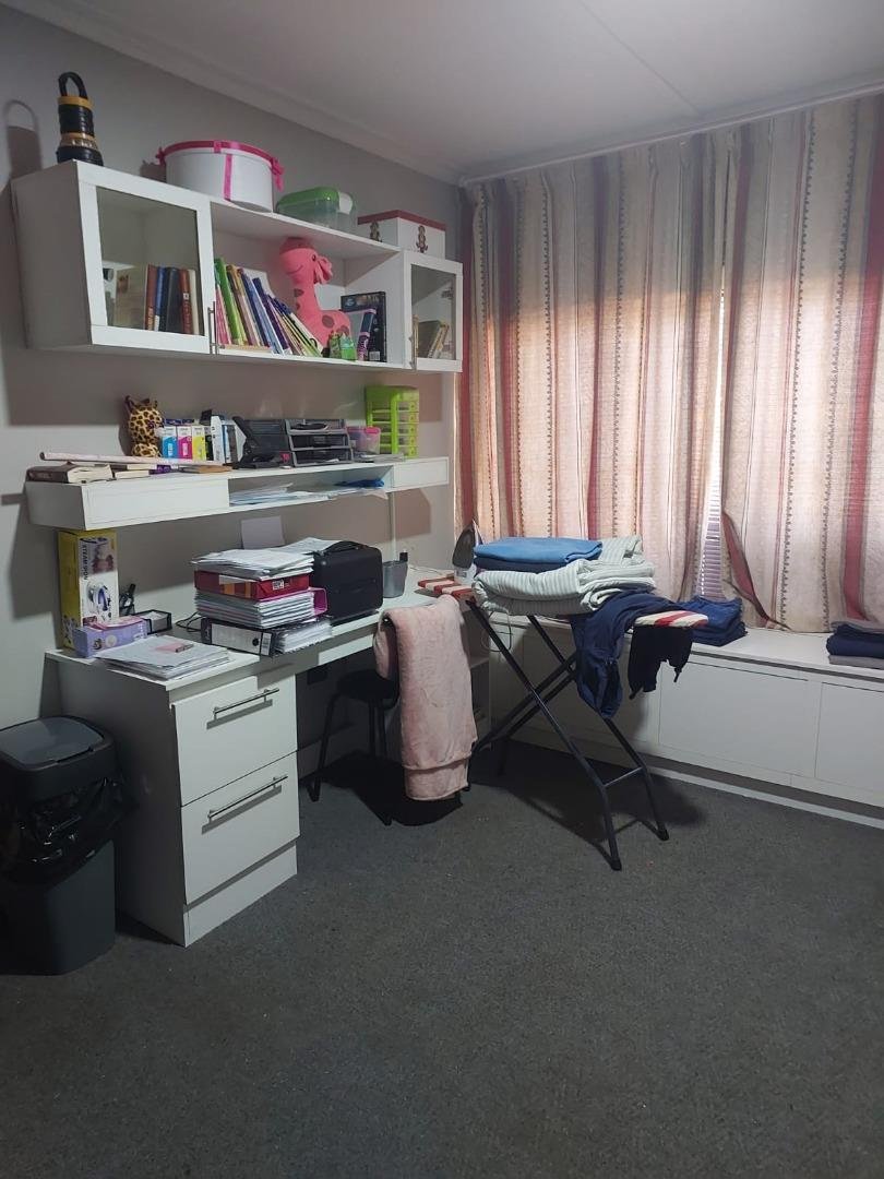 4 Bedroom Property for Sale in Lourenspark North West